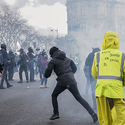 Photo of Gilets Jaunes protest by Norbu Gyachung (Creative Commons)