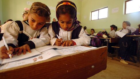 Young girls in a classroom Image: David Mark, Pixabay.