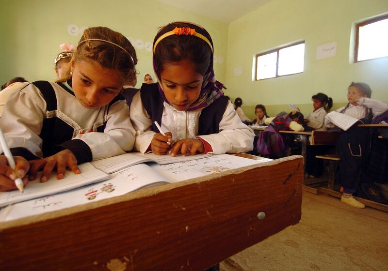 Young girls in a classroom Image: David Mark, Pixabay.