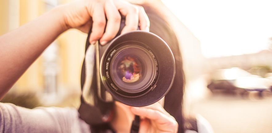 Photographer with camera Image: pexels from Pixabay